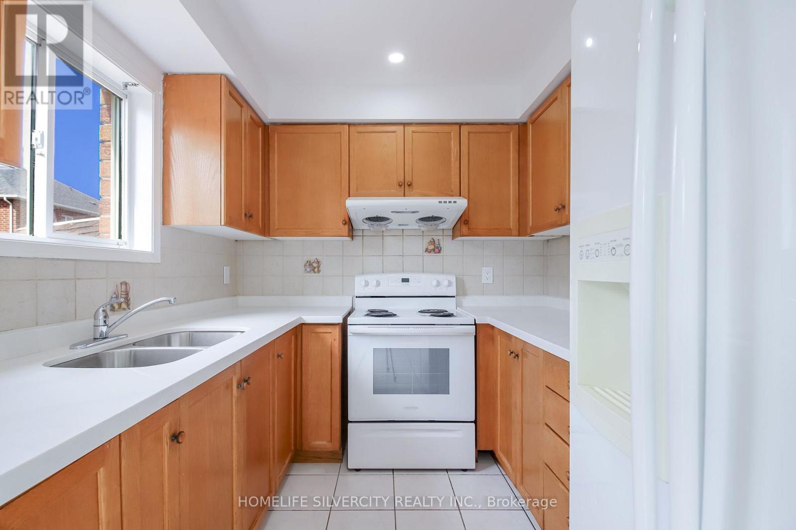22 Meadow Glade Road, Brampton, Ontario  L6R 1Z7 - Photo 26 - W13810066