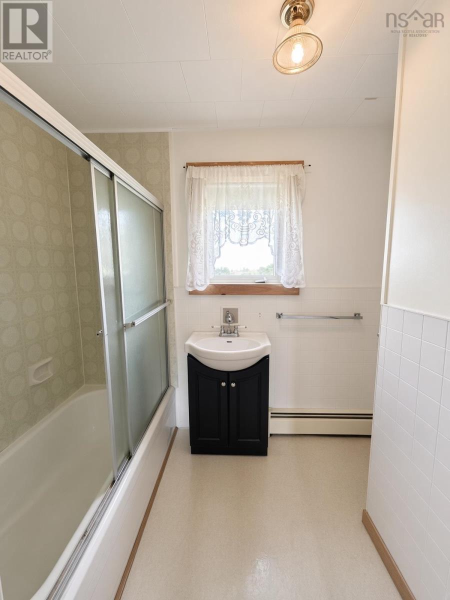 70 Wolsley Street, Springhill, Nova Scotia  B0M 1X0 - Photo 16 - 202611722