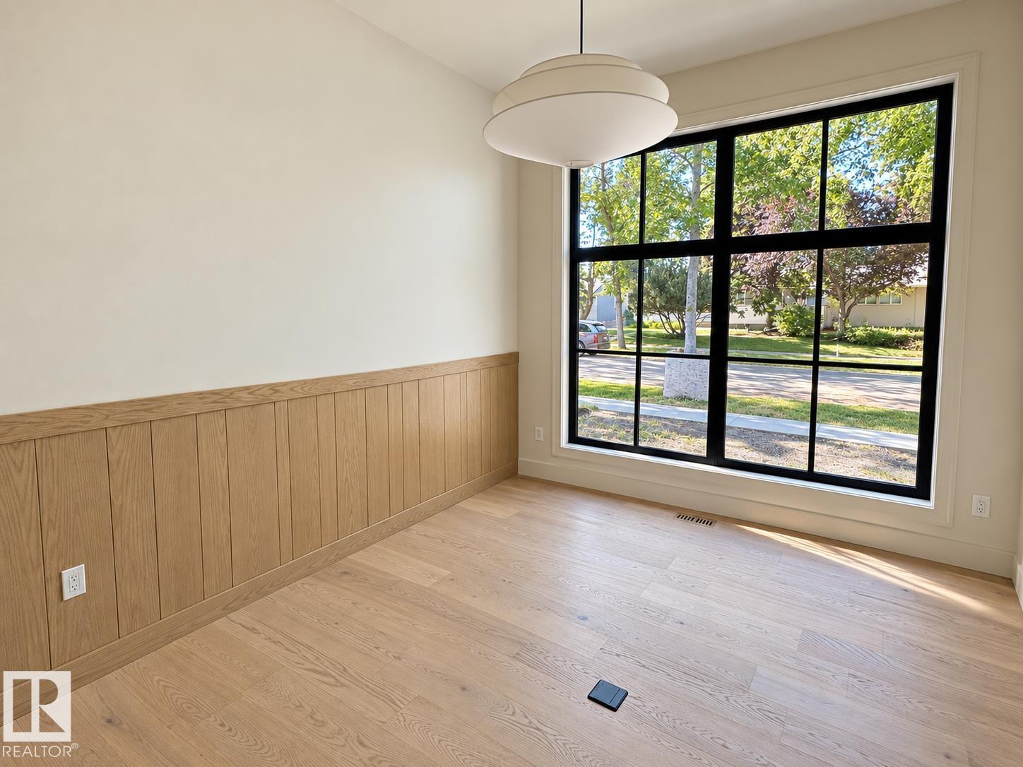 9243 148 ST NW