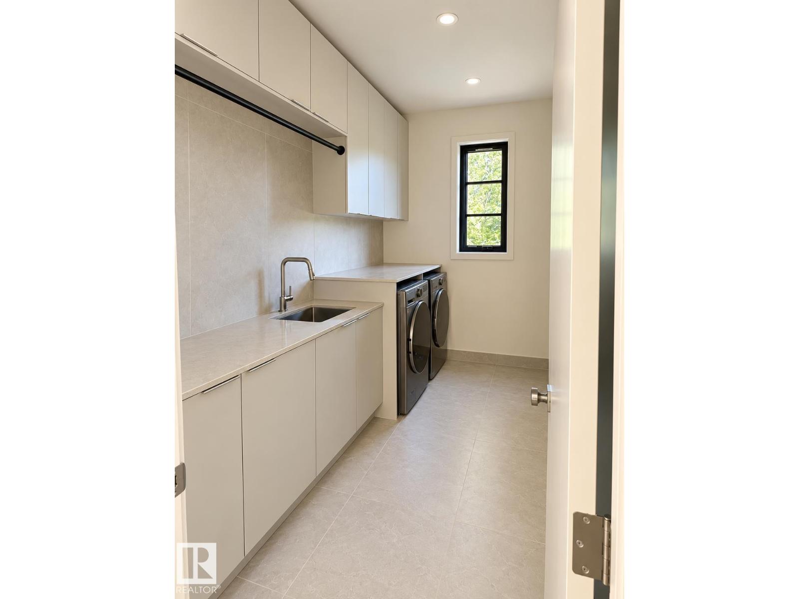 9243 148 ST NW