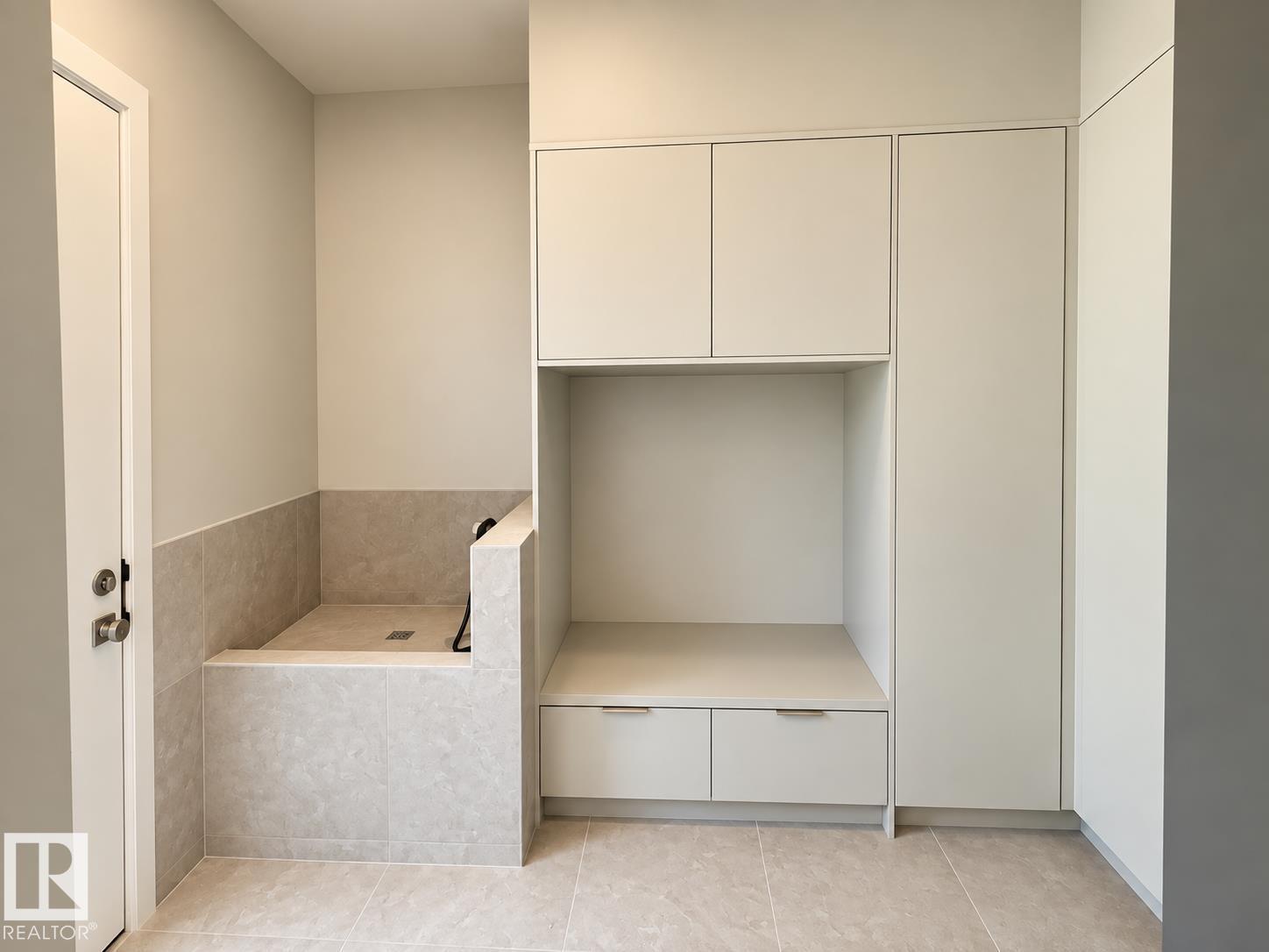 9243 148 ST NW