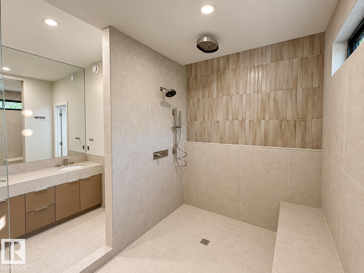 9243 148 ST NW