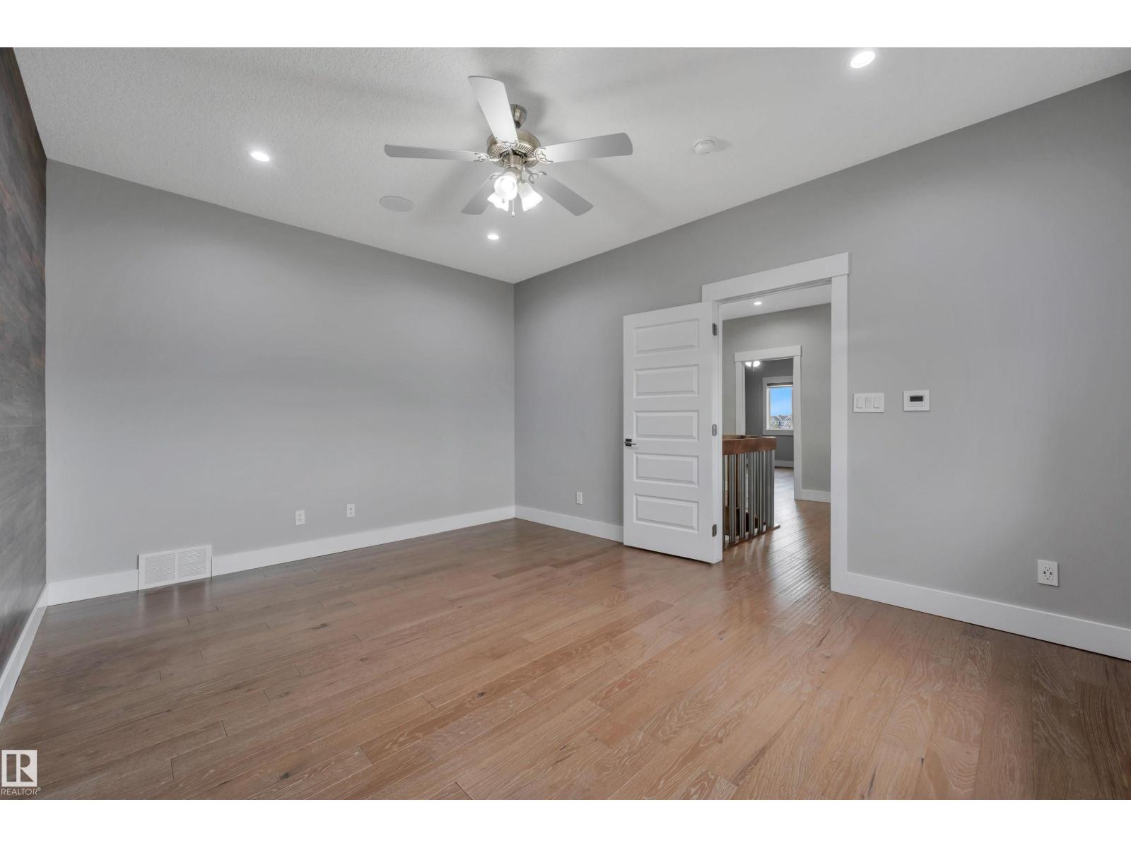 9054 24 AV SW photo 50