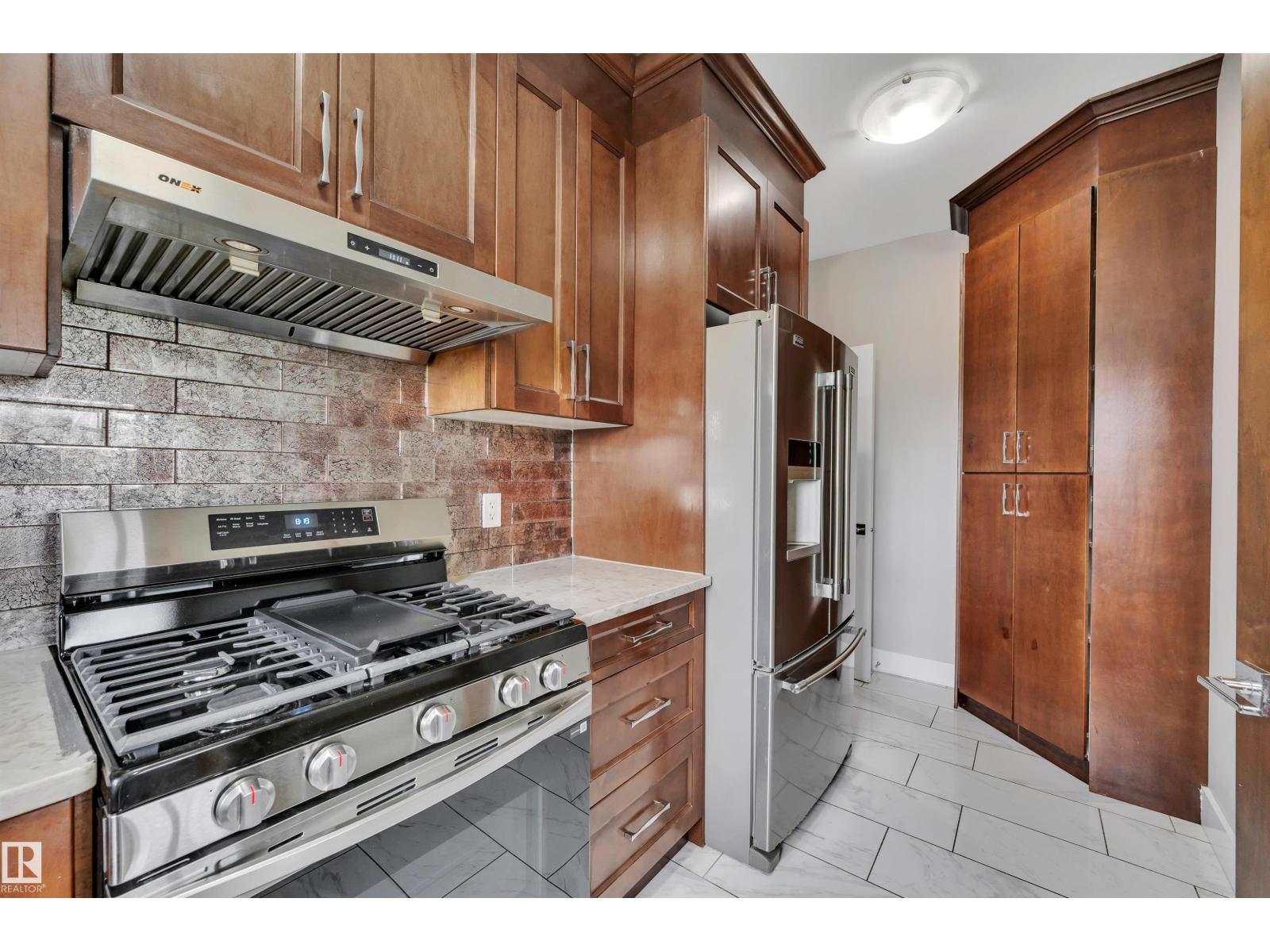 9054 24 AV SW photo 31