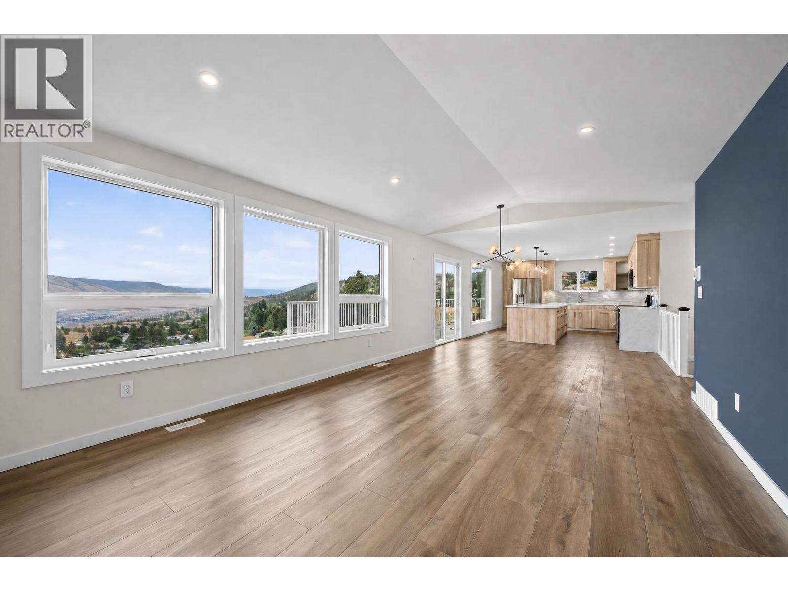 318 Gleneagles Drive photo 8