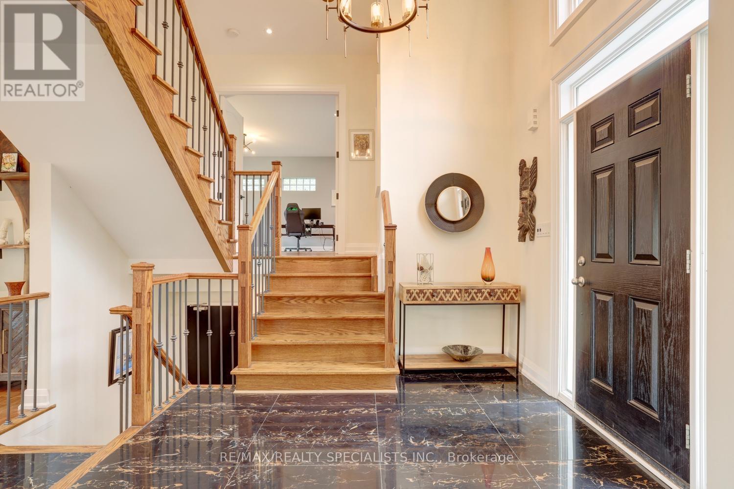 1301 Gatehouse Drive, Mississauga, Ontario  L5H 1A6 - Photo 5 - W13527862