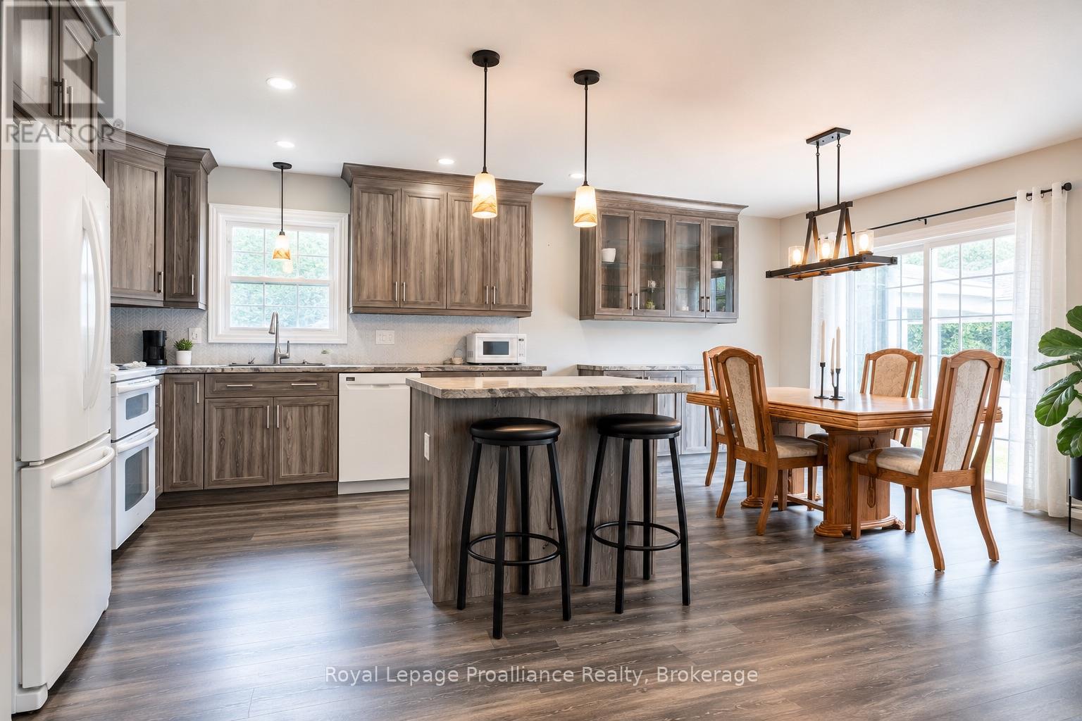 115 Nicholas Street, Quinte West, Ontario  K8V 6E8 - Photo 2 - X13663162