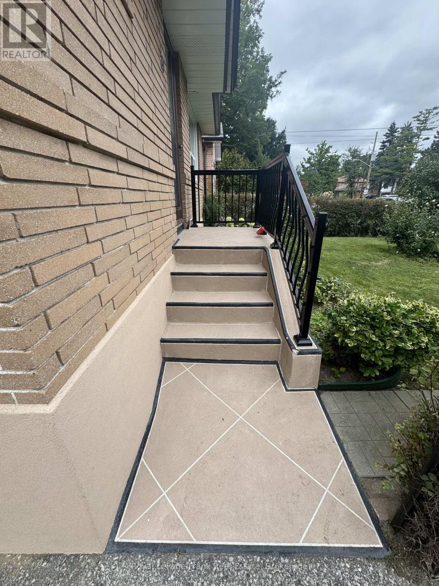 20 Gladys Road, Toronto, Ontario  M1C 1C6 - Photo 2 - E13810268