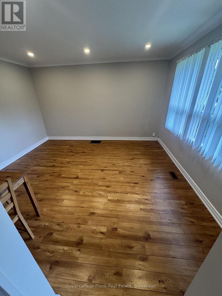 20 Gladys Road, Toronto, Ontario  M1C 1C6 - Photo 6 - E13810268