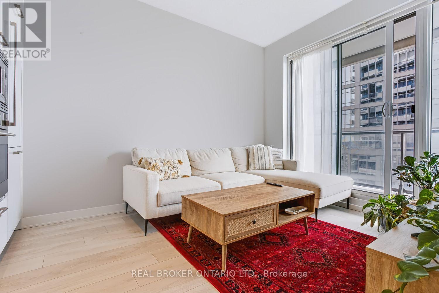 4207 - 2221 Yonge Street, Toronto, Ontario  M4S 2B4 - Photo 3 - C13810104