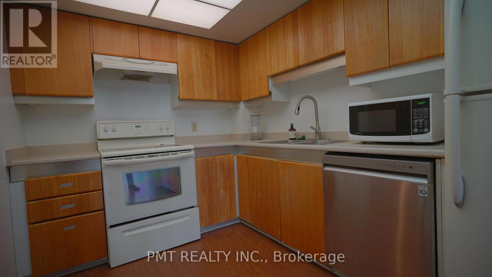 3107 - 65 Harbour Square, Toronto, Ontario  M5J 2L4 - Photo 3 - C13810202