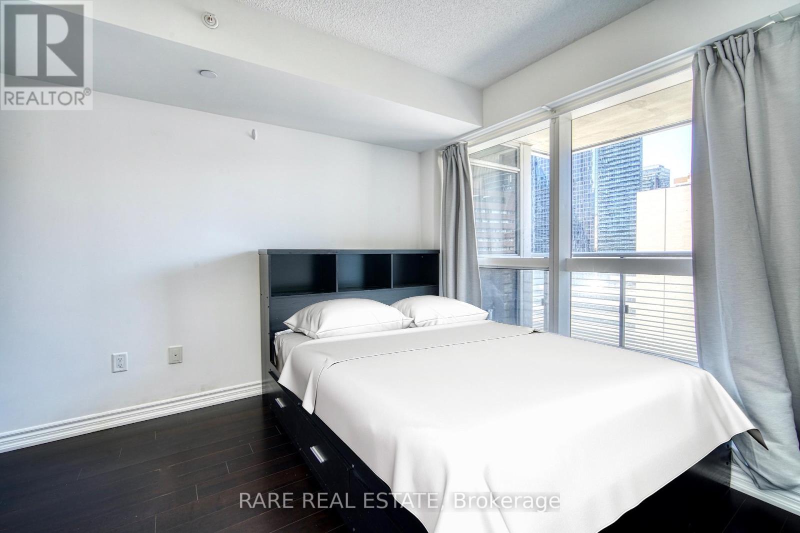 1024 - 386 Yonge Street, Toronto, Ontario  M6B 0A5 - Photo 12 - C13810252