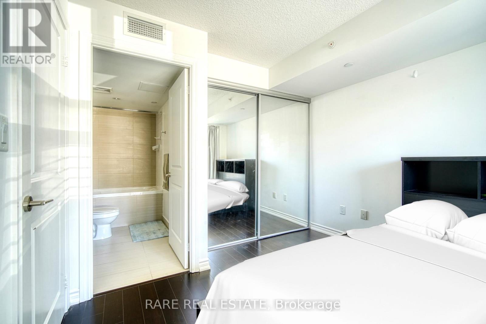 1024 - 386 Yonge Street, Toronto, Ontario  M6B 0A5 - Photo 13 - C13810252