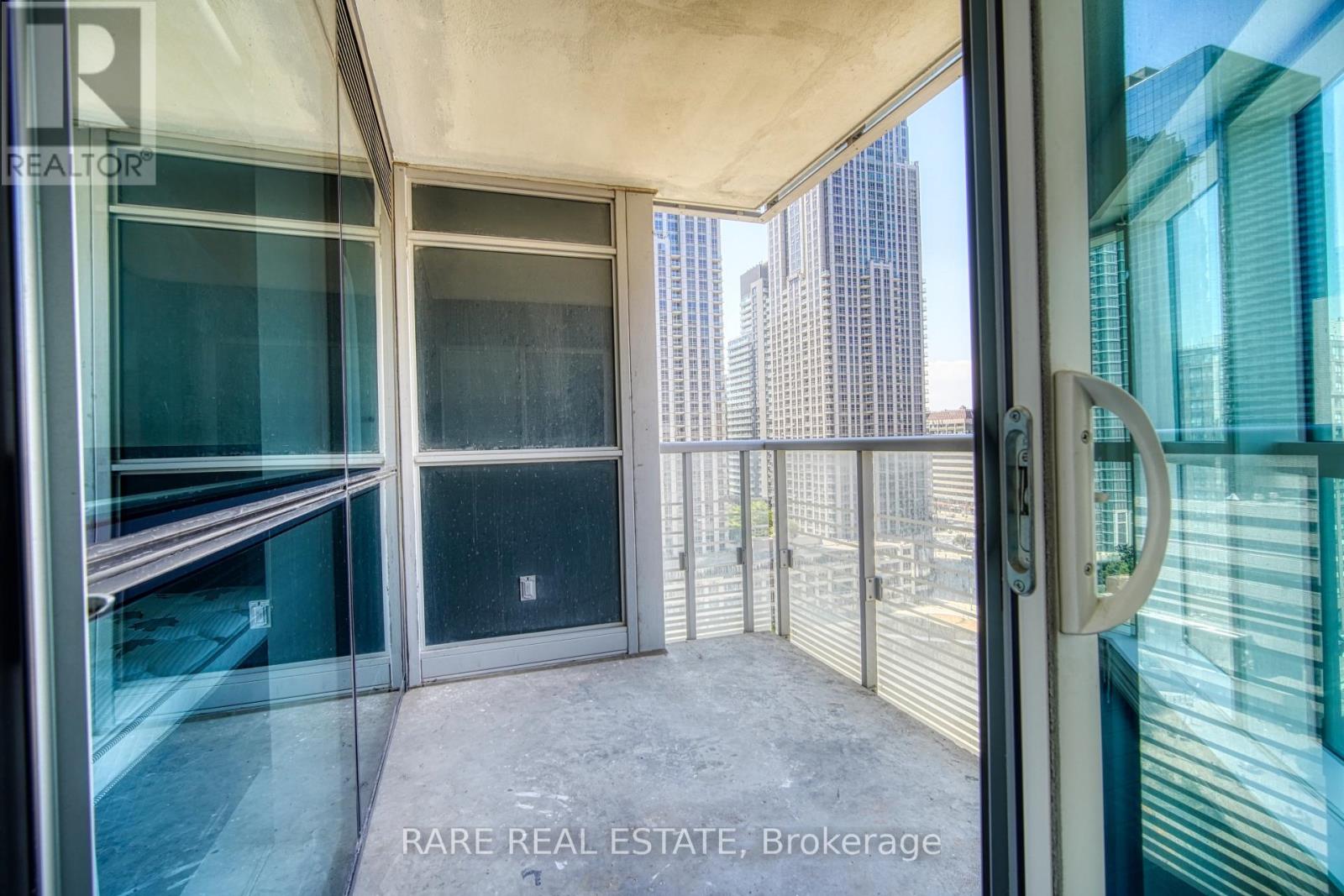 1024 - 386 Yonge Street, Toronto, Ontario  M6B 0A5 - Photo 18 - C13810252