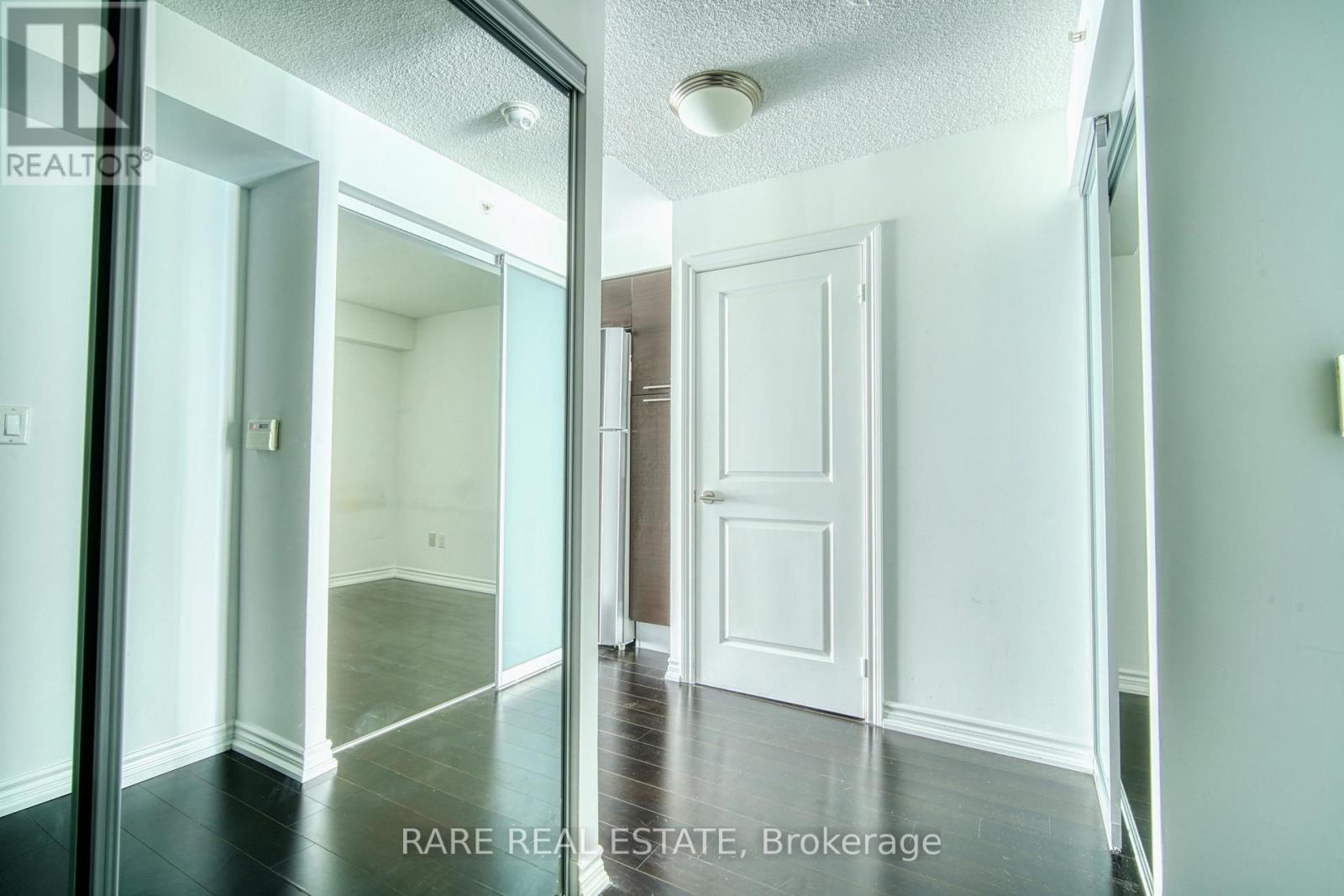 1024 - 386 Yonge Street, Toronto, Ontario  M6B 0A5 - Photo 2 - C13810252