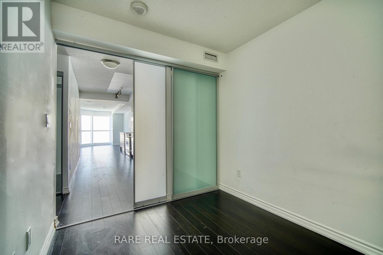1024 - 386 Yonge Street, Toronto, Ontario  M6B 0A5 - Photo 4 - C13810252
