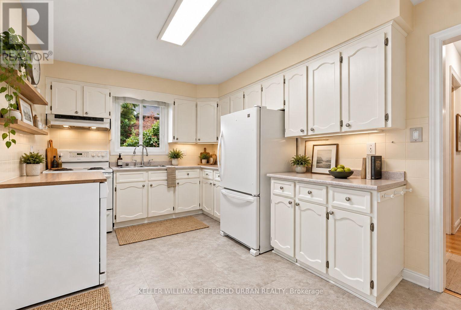 146 Montrose Avenue, Toronto, Ontario  M6J 2T7 - Photo 11 - C13810332