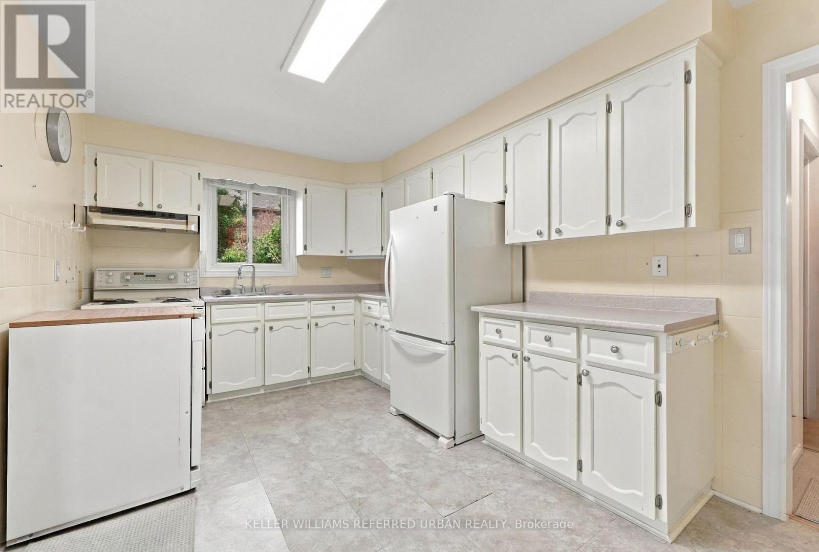 146 Montrose Avenue, Toronto, Ontario  M6J 2T7 - Photo 13 - C13810332