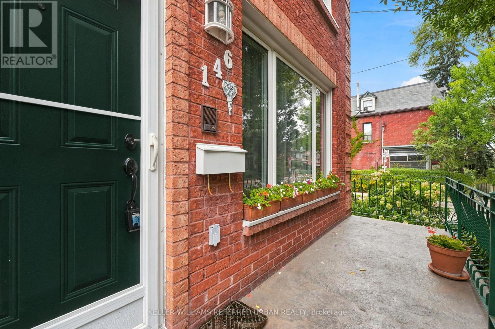 146 Montrose Avenue, Toronto, Ontario  M6J 2T7 - Photo 2 - C13810332