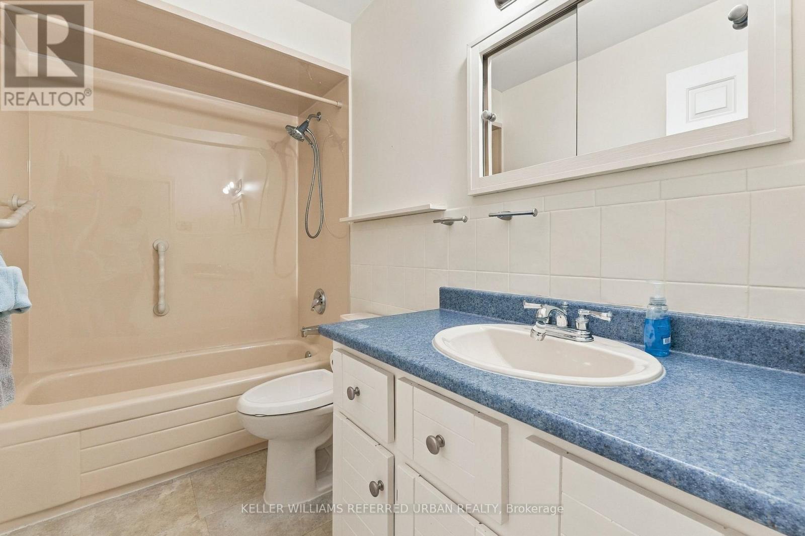 146 Montrose Avenue, Toronto, Ontario  M6J 2T7 - Photo 9 - C13810332