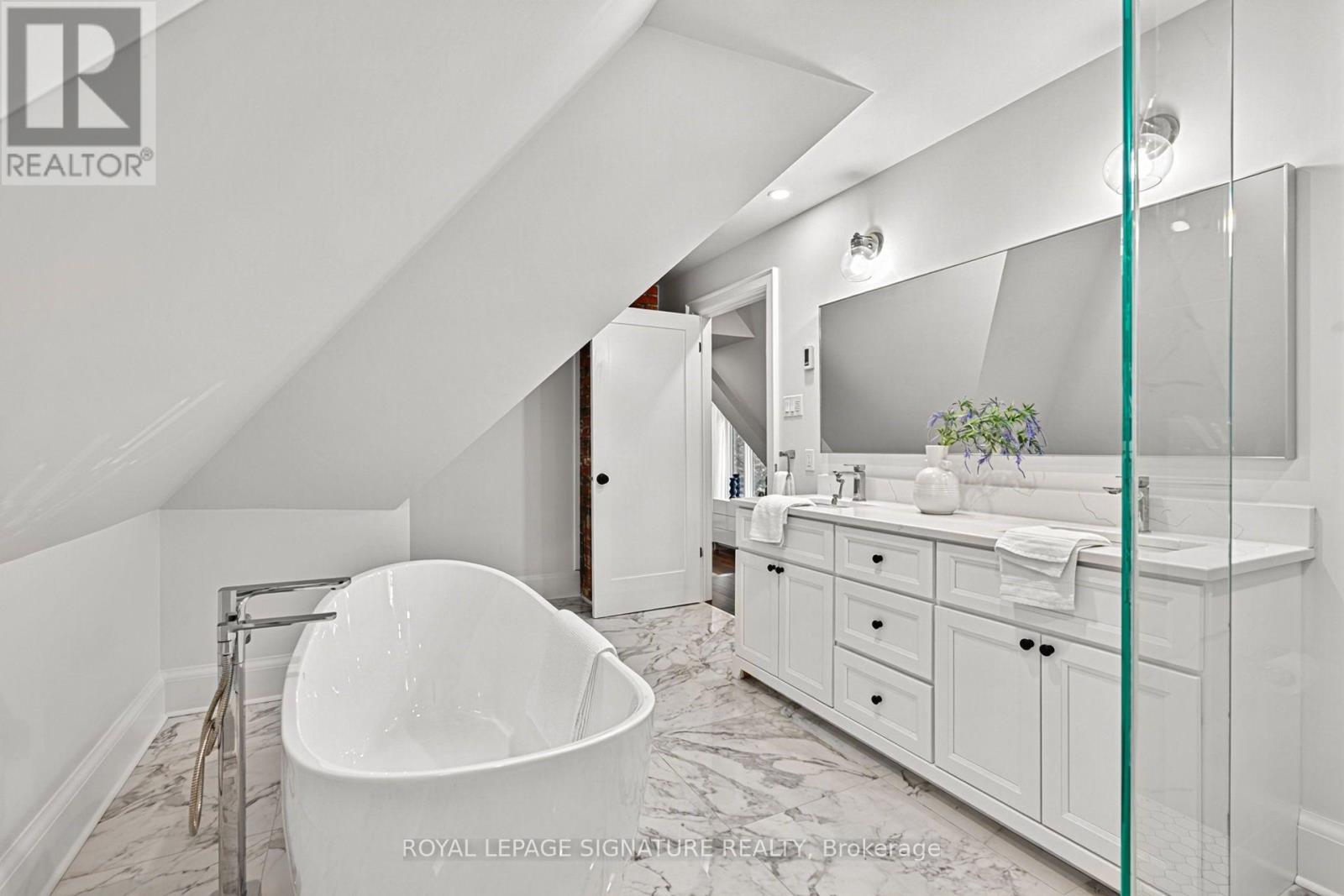 96 Ava Road, Toronto, Ontario  M6C 1W1 - Photo 28 - C13810344