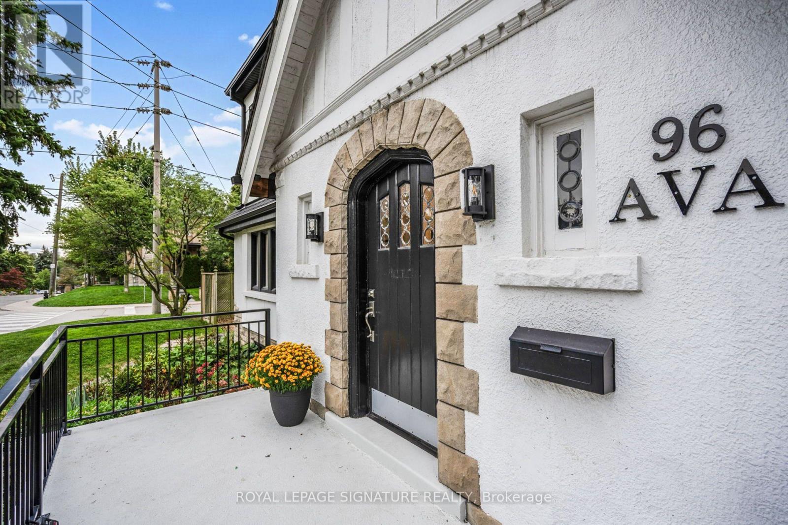 96 Ava Road, Toronto, Ontario  M6C 1W1 - Photo 3 - C13810344