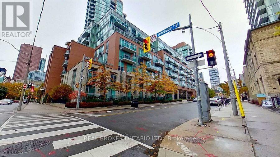 1702 - 112 George Street, Toronto, Ontario  M5A 2M5 - Photo 2 - C13810356
