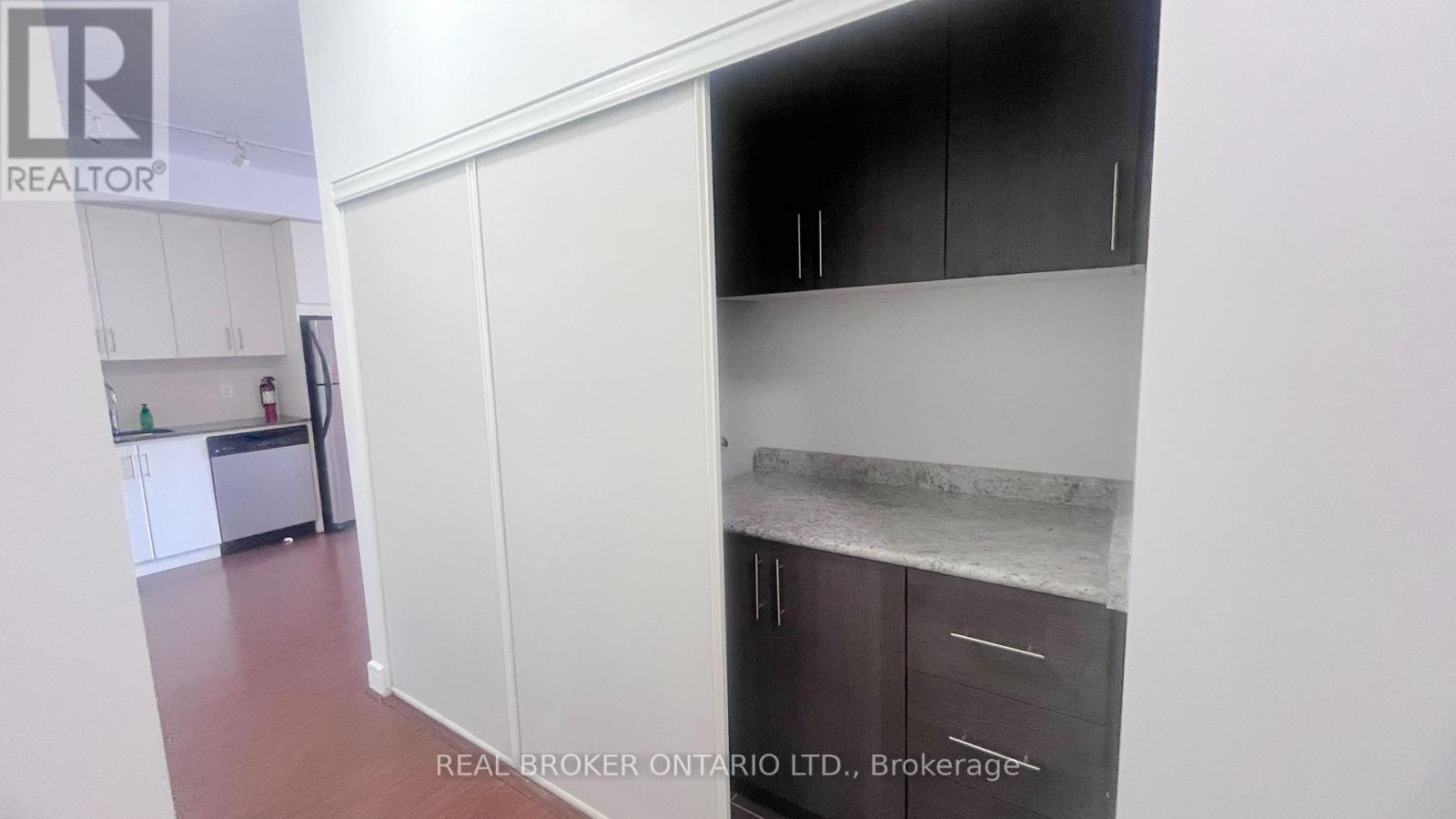 1702 - 112 George Street, Toronto, Ontario  M5A 2M5 - Photo 7 - C13810356