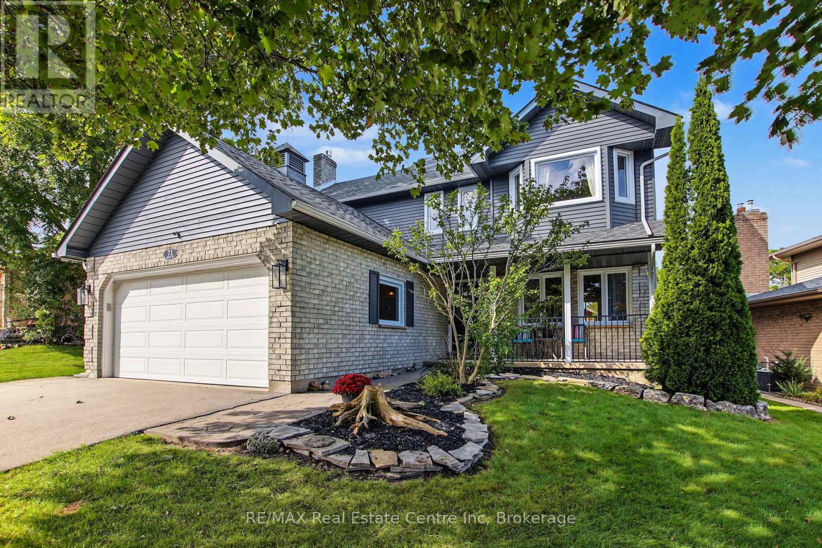 71 Linda Drive, Cambridge, Ontario N3C 3W6 - Photo 4 - X13810310