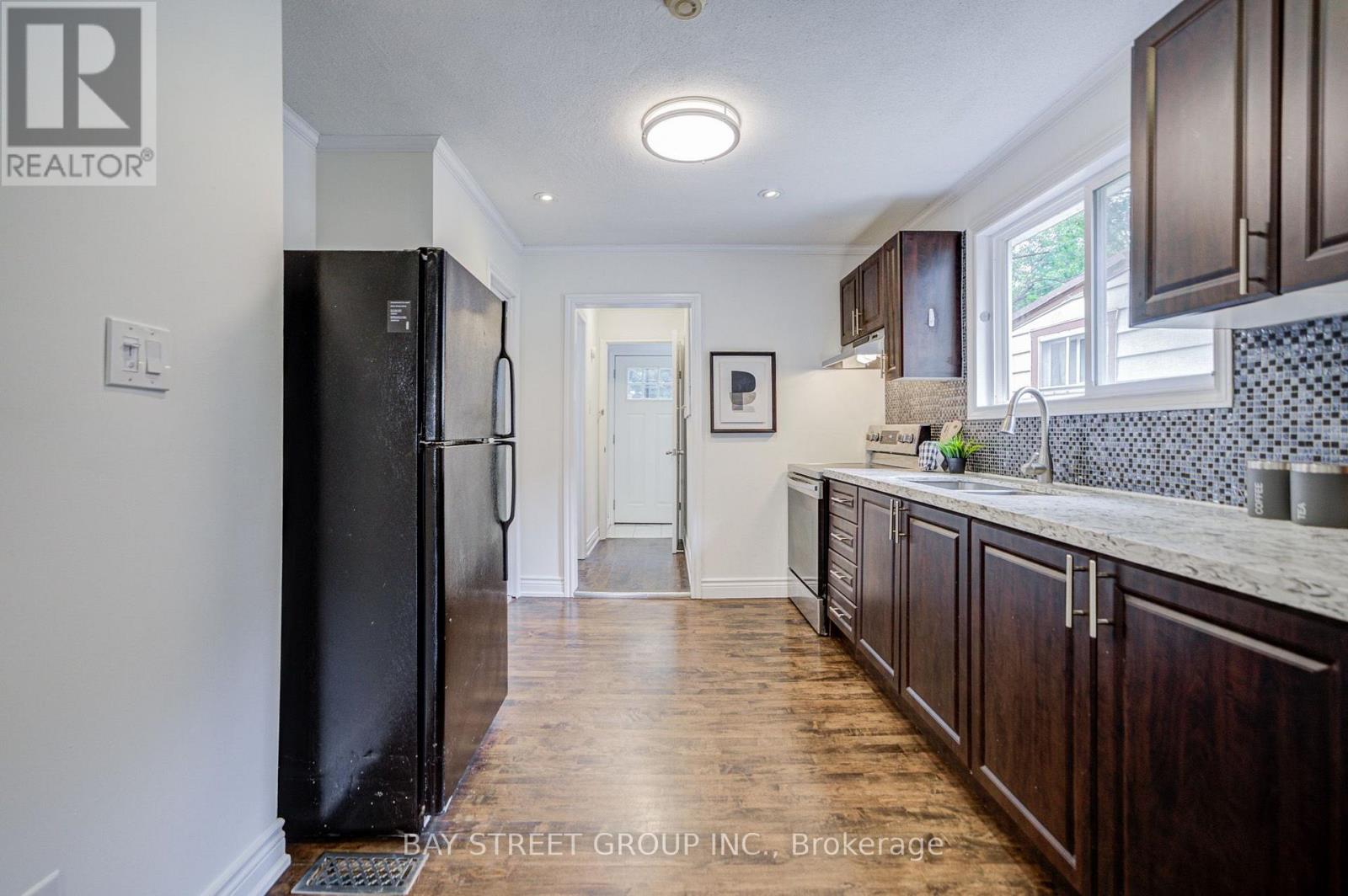 7 Emmott Avenue, Toronto, Ontario  M1L 2X2 - Photo 17 - E13810112
