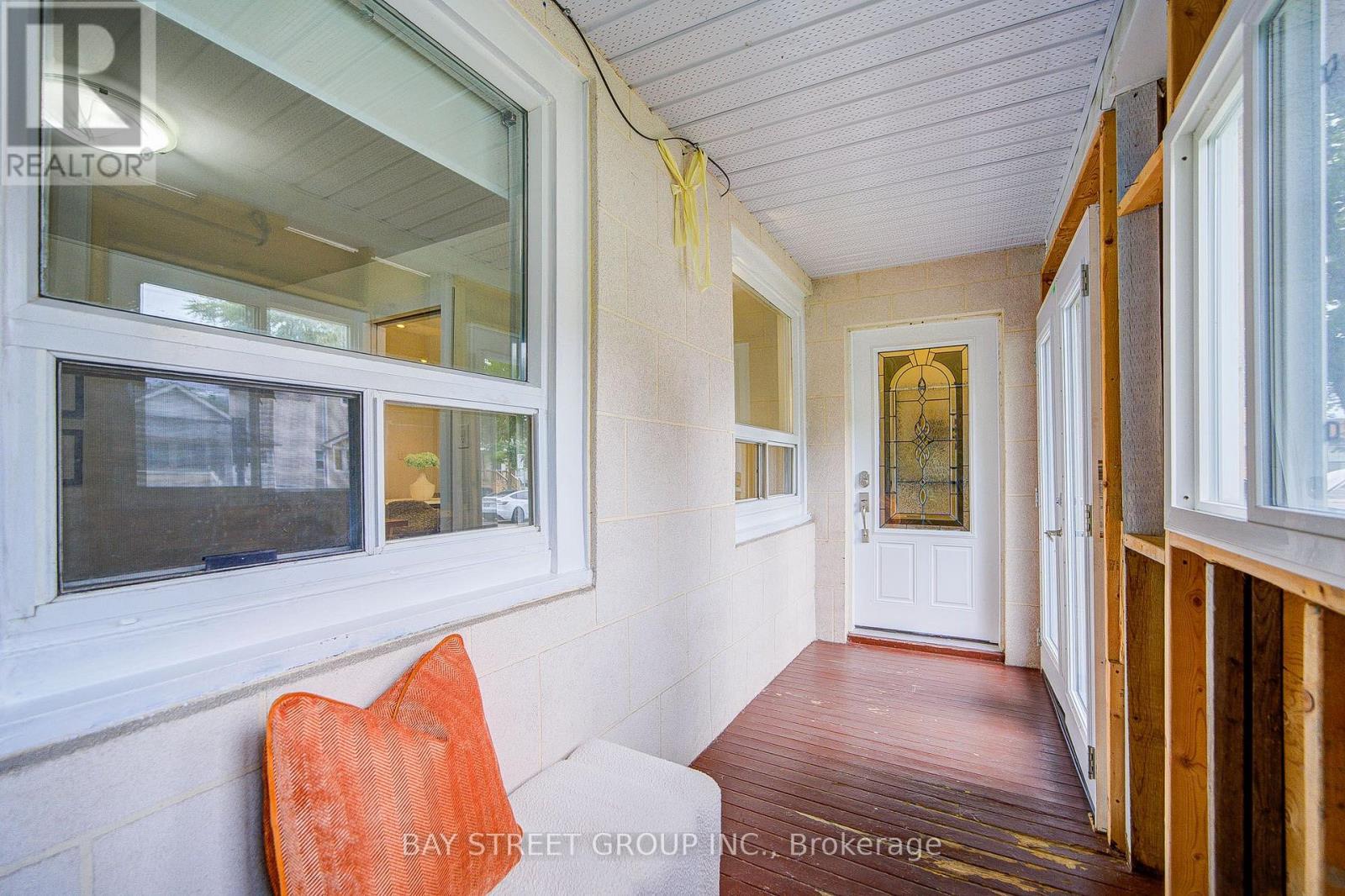 7 Emmott Avenue, Toronto, Ontario  M1L 2X2 - Photo 6 - E13810112