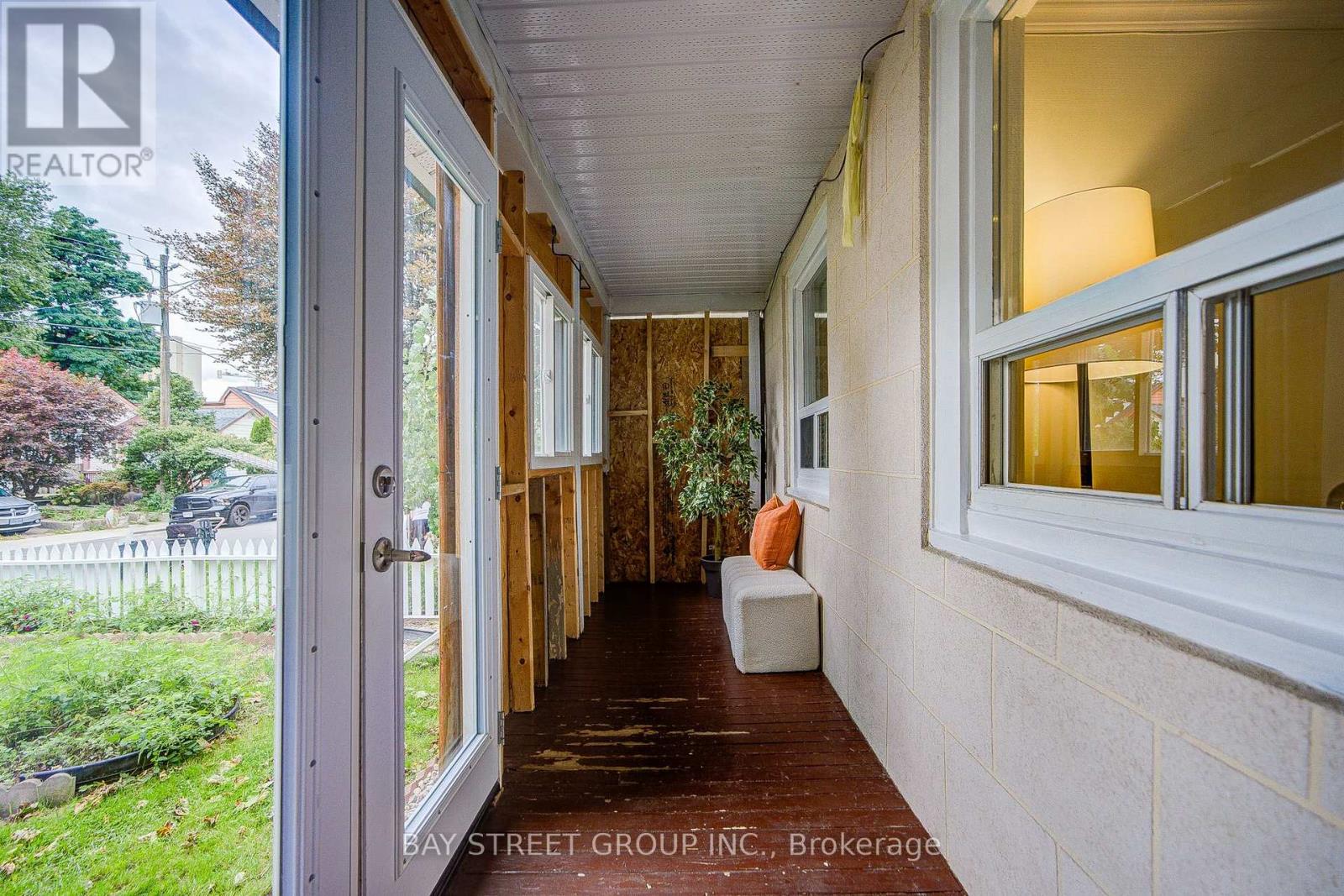 7 Emmott Avenue, Toronto, Ontario  M1L 2X2 - Photo 7 - E13810112