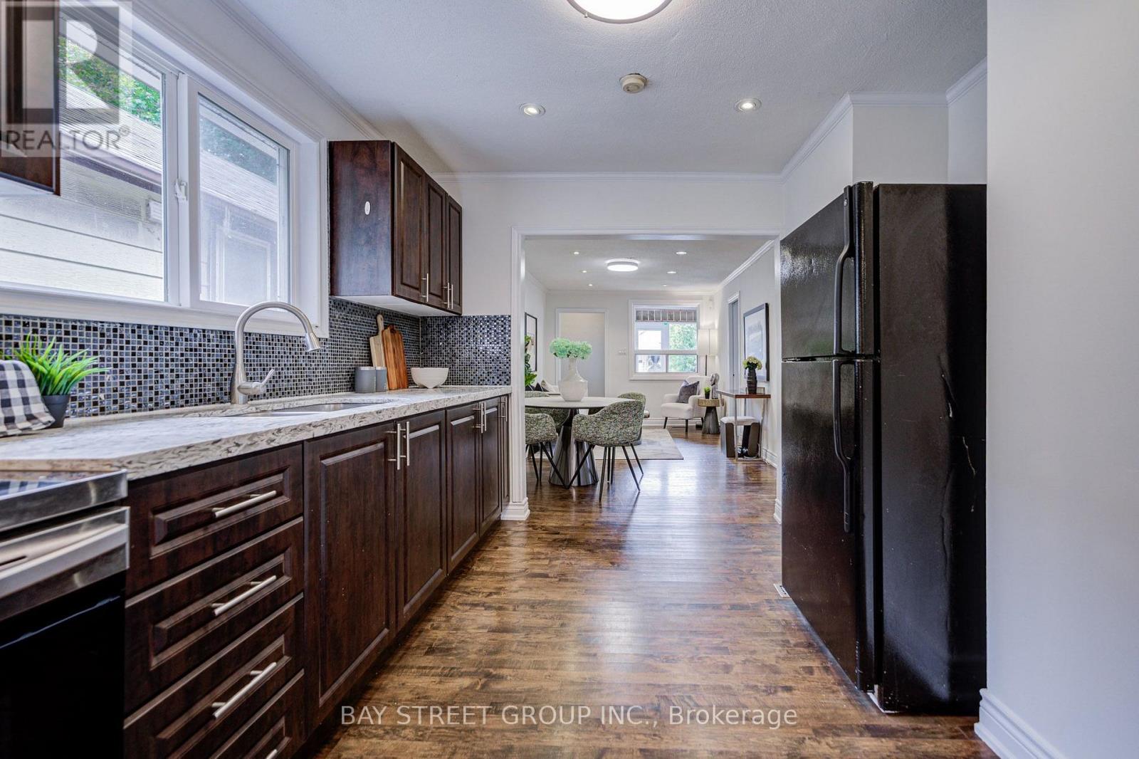 7 Emmott Avenue, Toronto, Ontario  M1L 2X2 - Photo 8 - E13810112