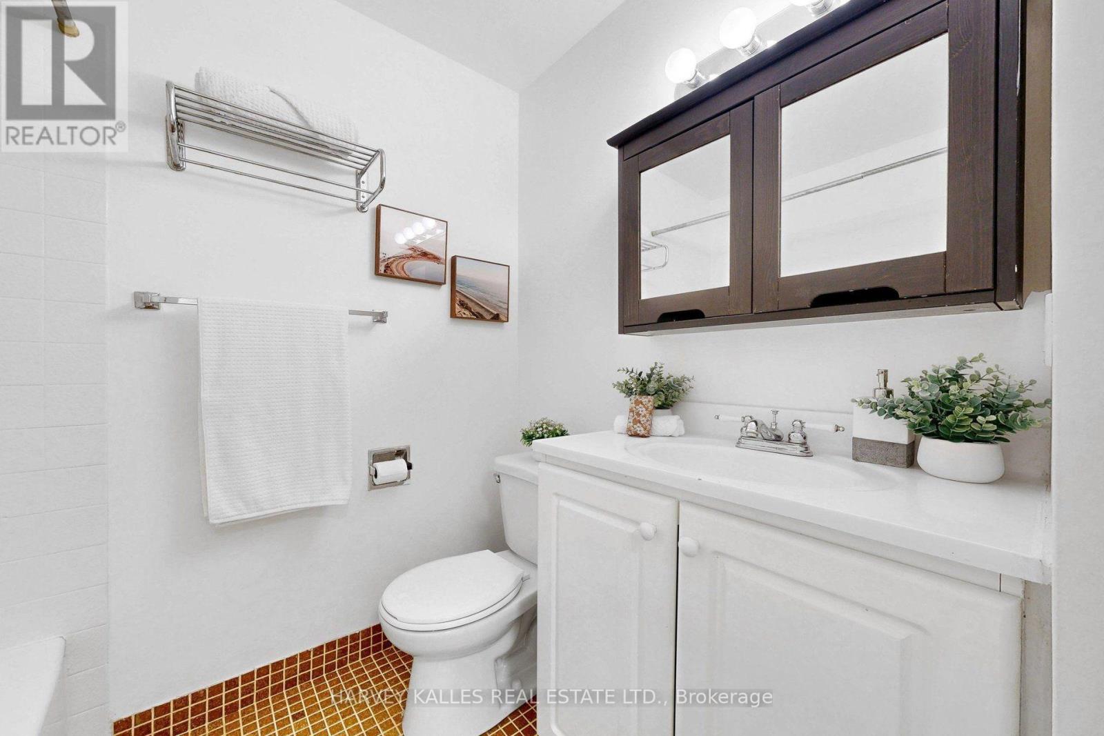 315 - 123 Woobine Avenue, Toronto, Ontario  M4L 3V8 - Photo 10 - E13810186