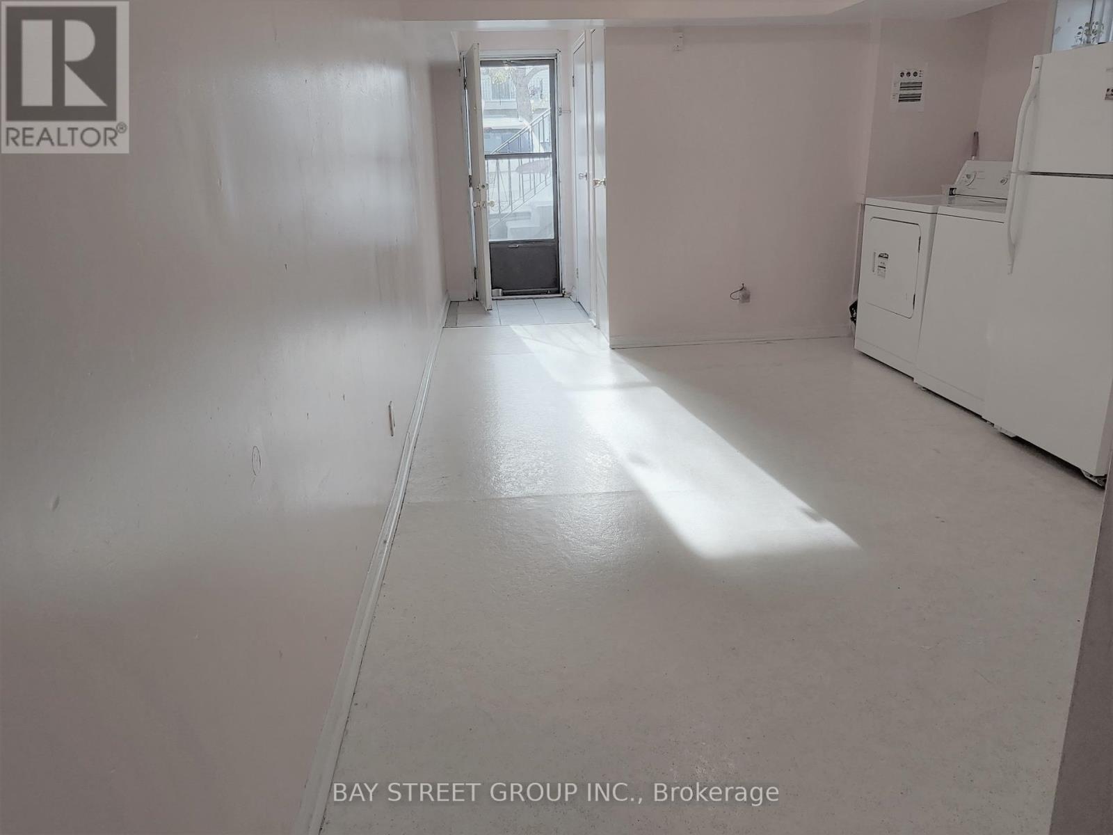 (Lower) - 72 Parkdene Court E, Toronto, Ontario  M1W 2J3 - Photo 2 - E13810300