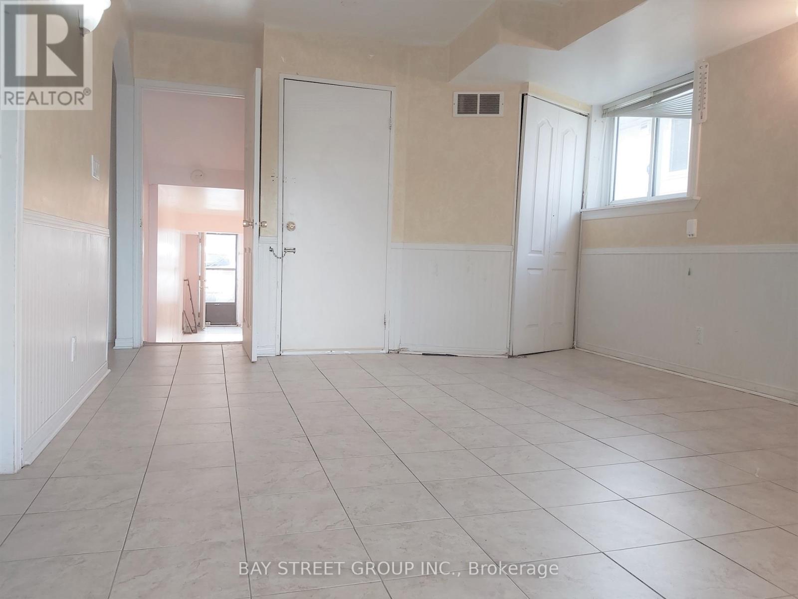 (Lower) - 72 Parkdene Court E, Toronto, Ontario  M1W 2J3 - Photo 5 - E13810300