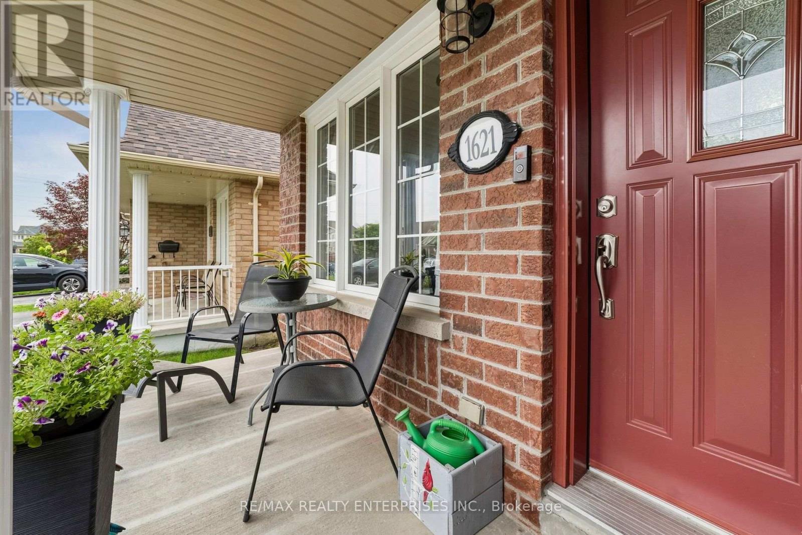 1621 NORTHFIELD AVENUE Oshawa (Samac) Ontario Canada L1K0K8 3