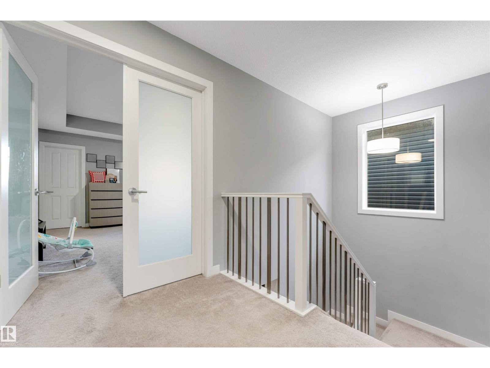 519 37 AV NW