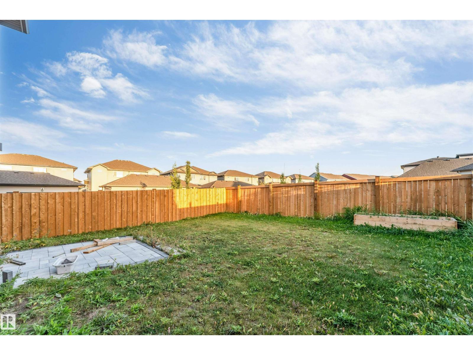 519 37 AV NW