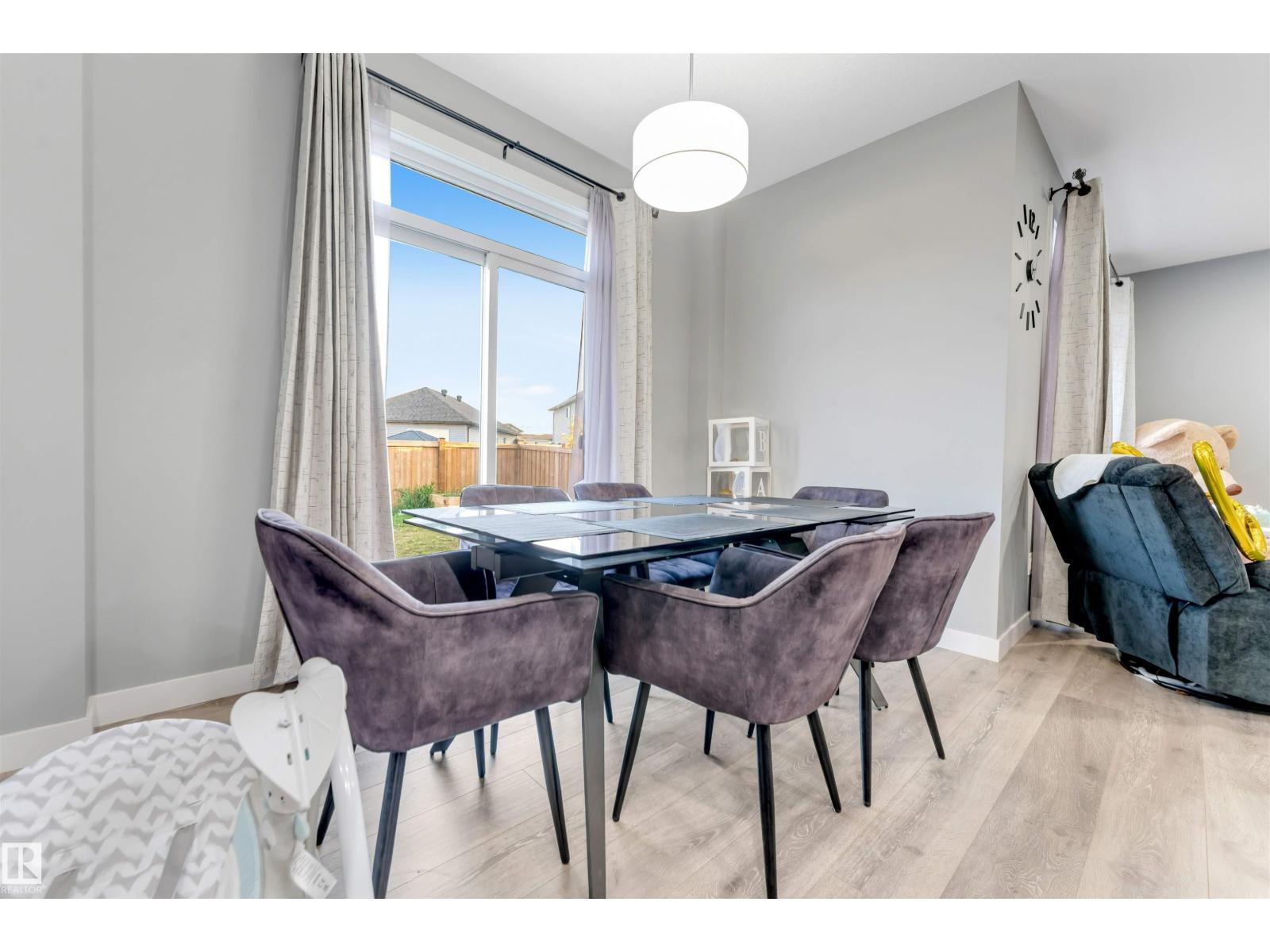 519 37 AV NW