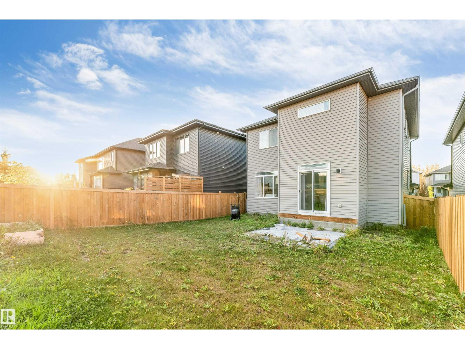 519 37 AV NW