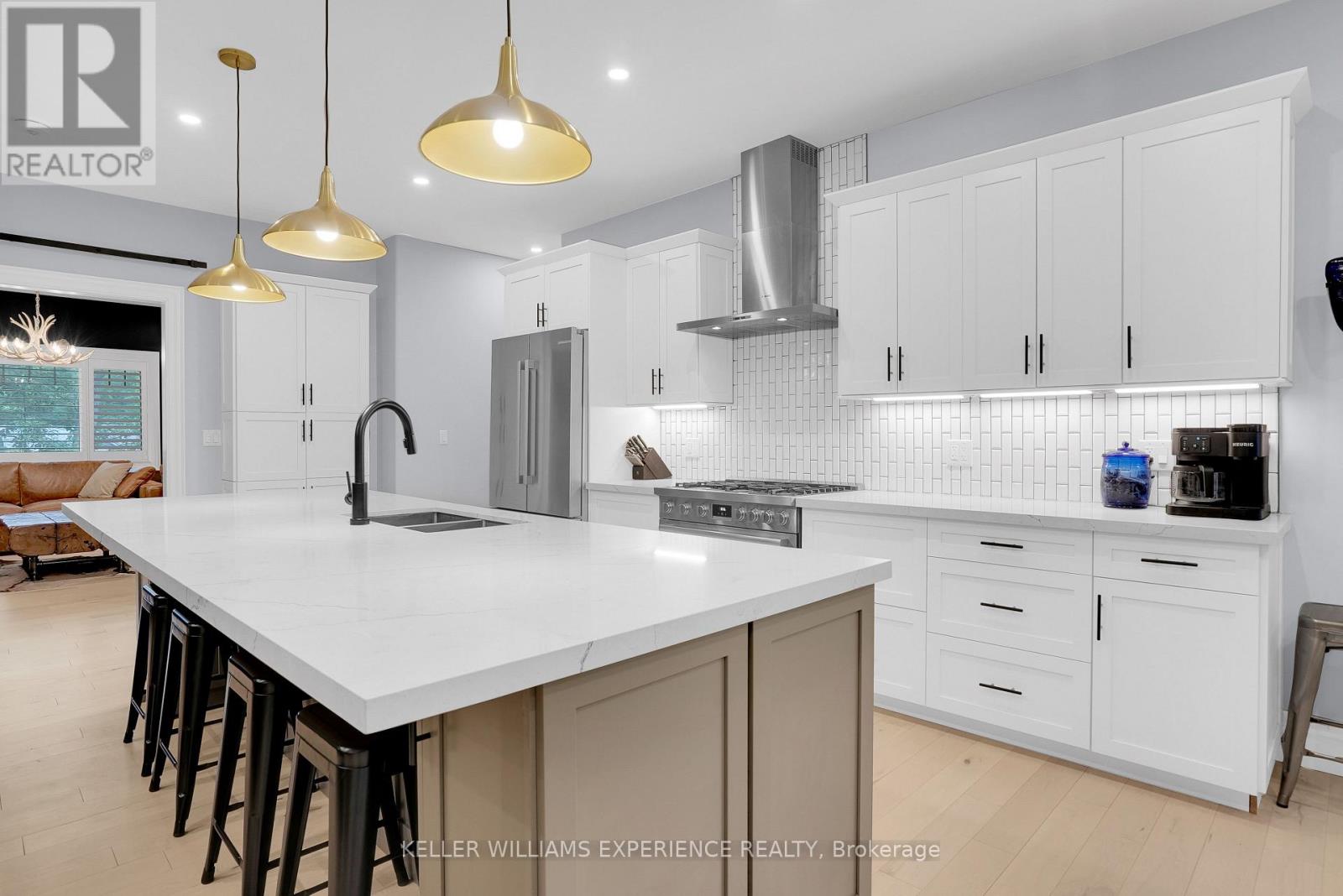 41 Heron Boulevard, Springwater (Snow Valley), Ontario  L0L 1Y3 - Photo 6 - S13810138