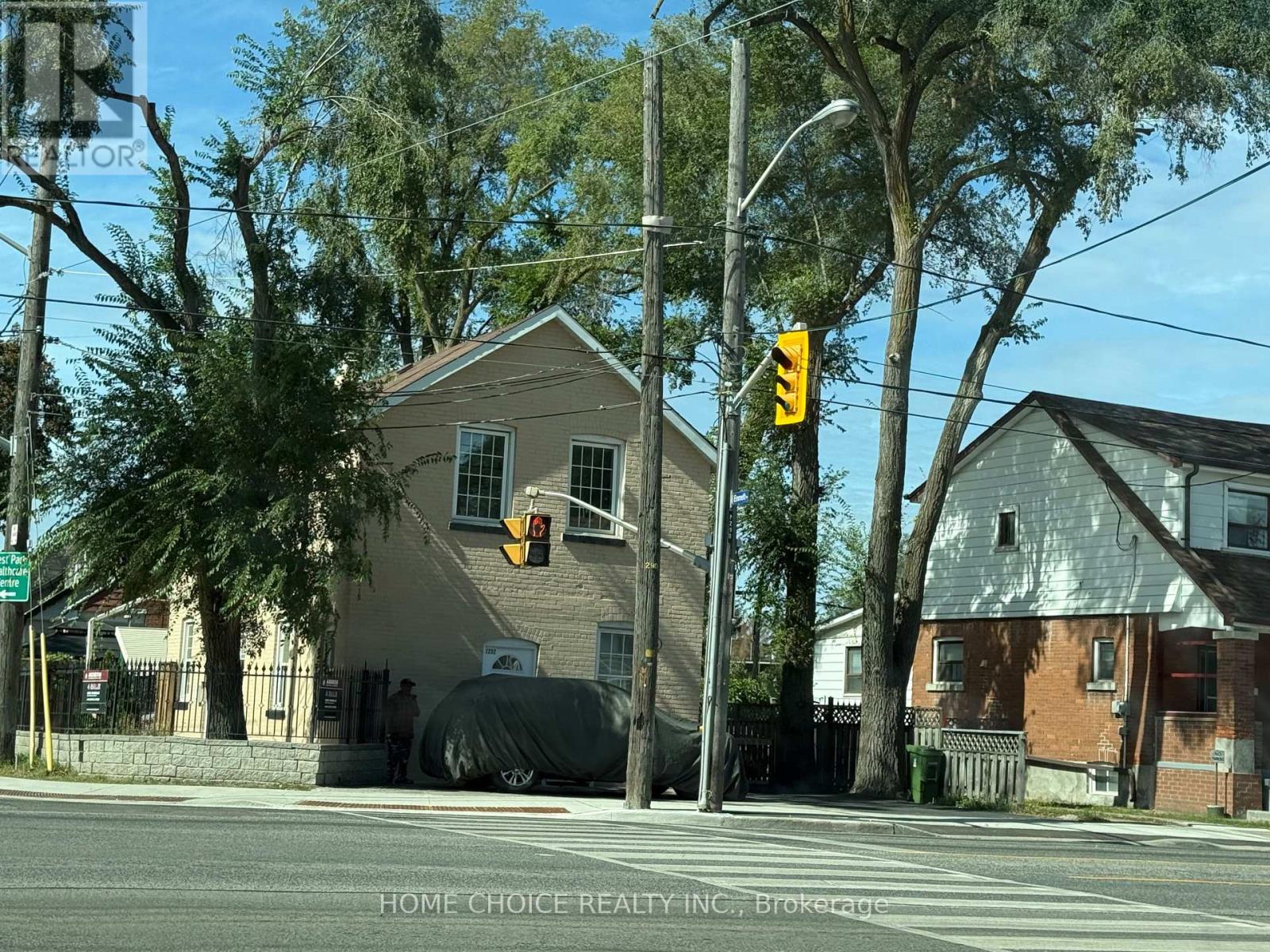 1232 JANE STREET, Toronto, Ontario