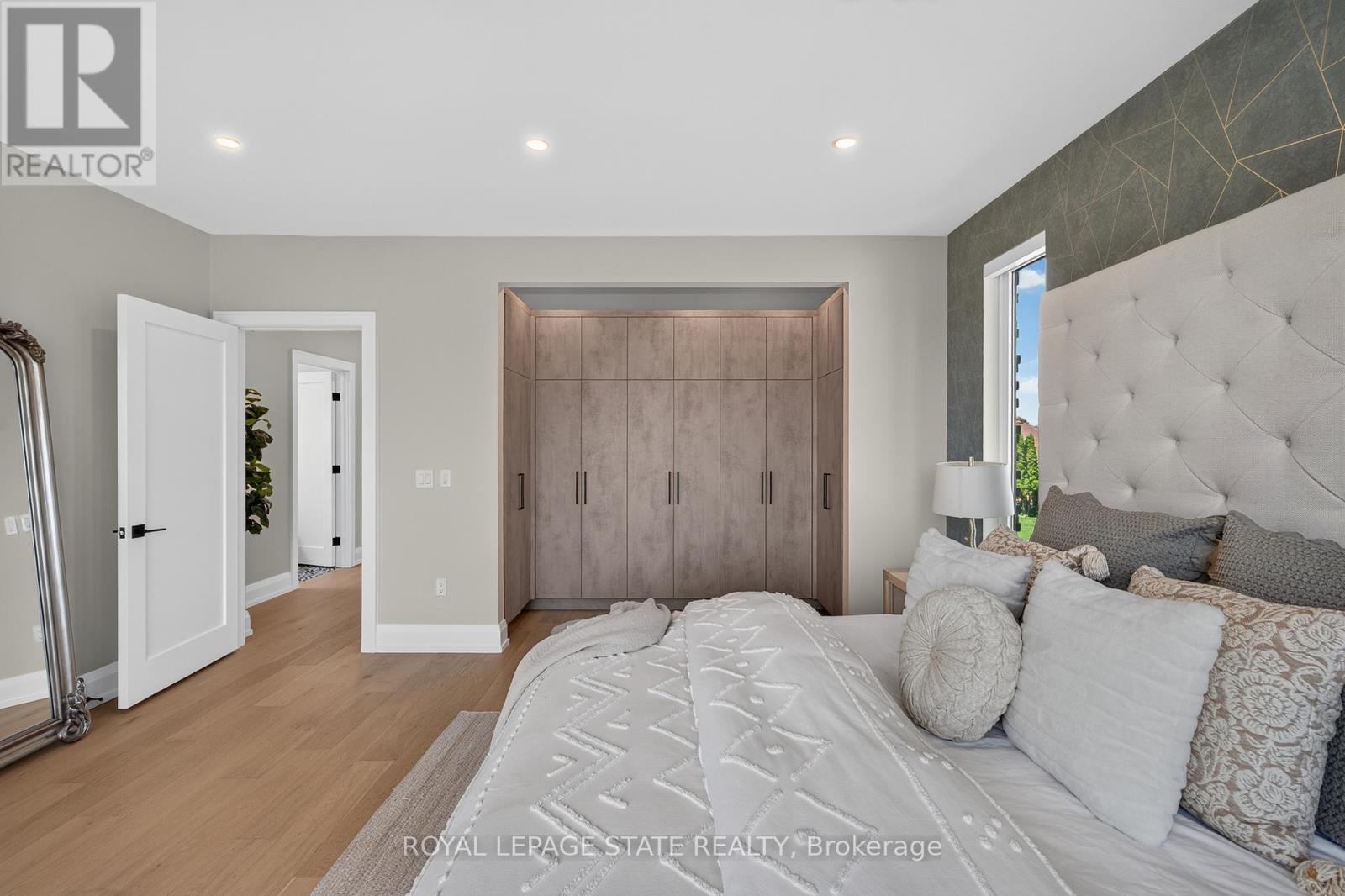 1047 Meredith Avenue, Mississauga, Ontario  L5E 2C6 - Photo 27 - W13810118