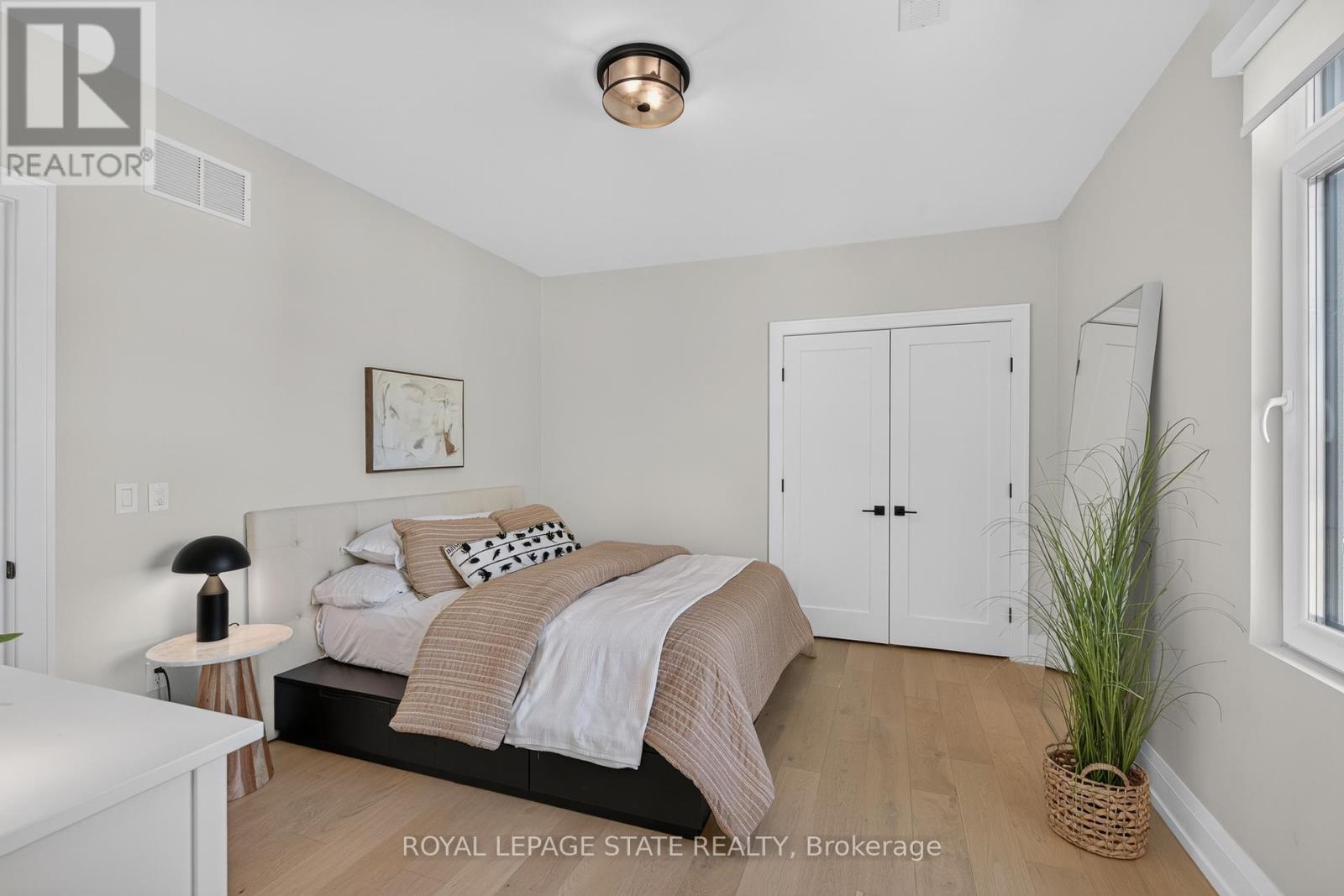1047 Meredith Avenue, Mississauga, Ontario  L5E 2C6 - Photo 29 - W13810118