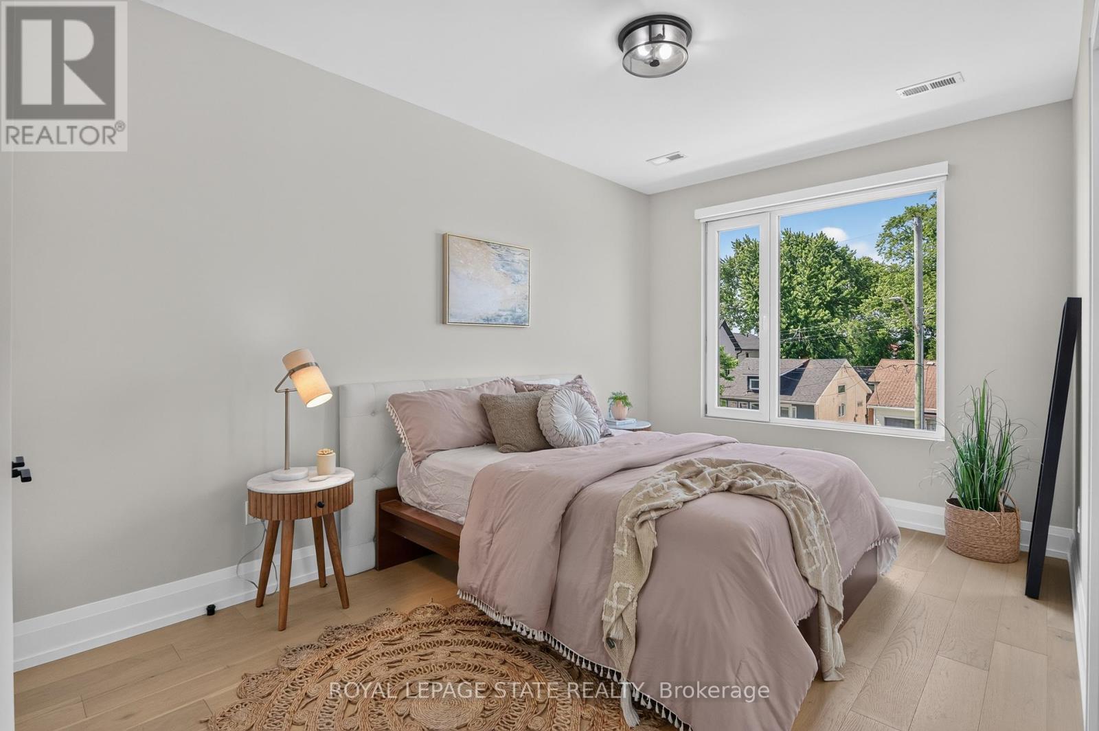 1047 Meredith Avenue, Mississauga, Ontario  L5E 2C6 - Photo 31 - W13810118