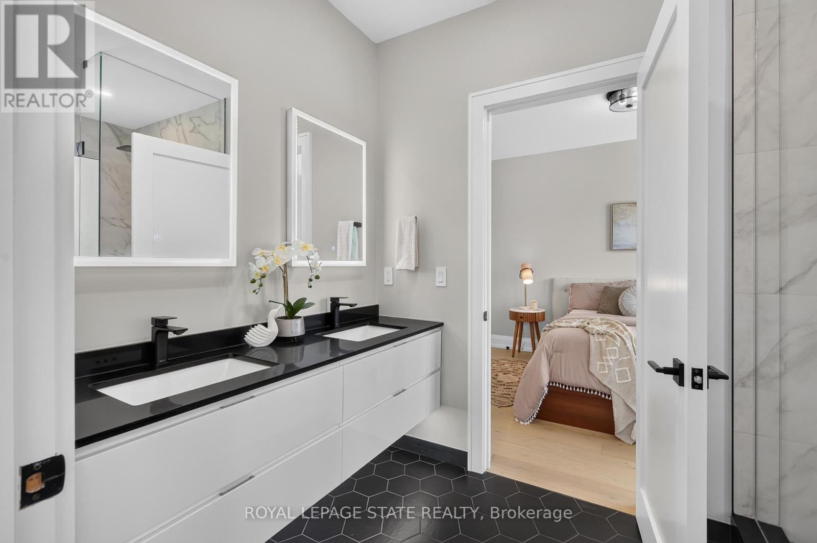 1047 Meredith Avenue, Mississauga, Ontario  L5E 2C6 - Photo 33 - W13810118