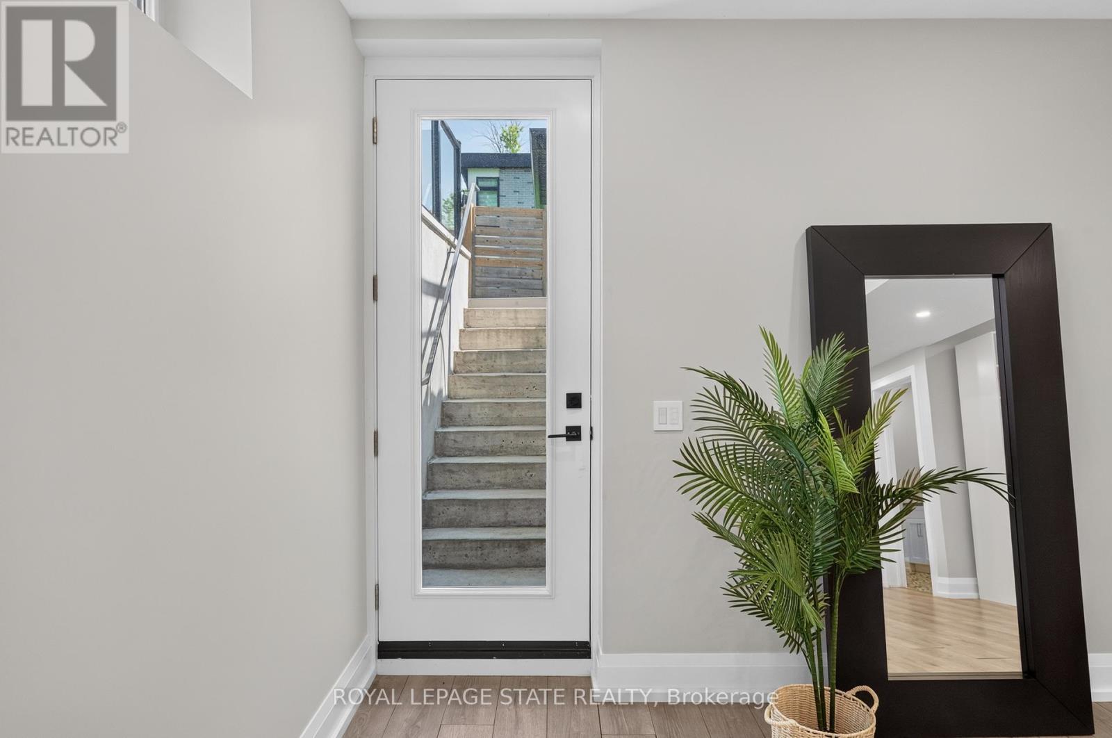 1047 Meredith Avenue, Mississauga, Ontario  L5E 2C6 - Photo 40 - W13810118