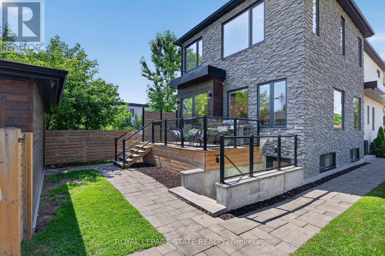 1047 Meredith Avenue, Mississauga, Ontario  L5E 2C6 - Photo 46 - W13810118