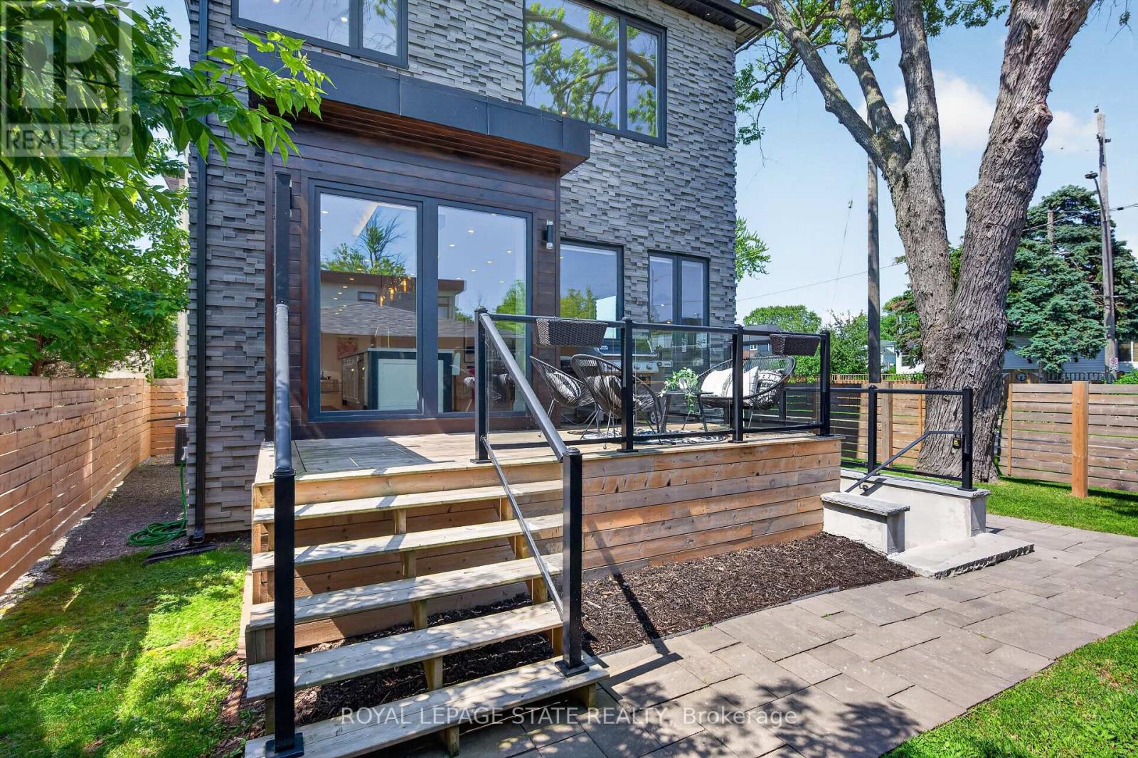 1047 Meredith Avenue, Mississauga, Ontario  L5E 2C6 - Photo 48 - W13810118
